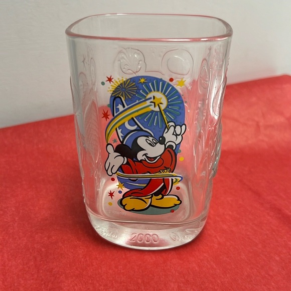 Epcot Mickey Mouse 2000 Walt Disney World glass - Picture 1 of 8